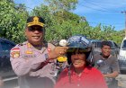 Polres-Sabu-Raijua-Bagikan-Helm-Gratis-Kepada-Masyarakat