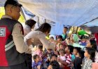 Polwan-Polres-Manggarai-Timur-Hadirkan-Senyum-Anak-Anak-Pengungsi-Gempa-Lewat-Trauma-Healing