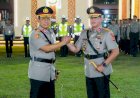 Penyerahan-Pataka-Catya-Turangga-Wira-Sakti-Tandai-Pergantian-Kepemimpinan-Polda-NTT-dari-Komjen-Pol.-Dr.-Rudi-Darmoko,-S.I.K.,-M.Si.-kepada-Irjen-Pol.-Reza-Arief-Dewanto,-S.I.K.