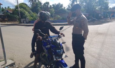 Sat-Samapta-Polres-Sabu-Raijua-melakukan-pengaturan-di-jalan-guna-menciptakan-Kamsetibcar-Lantas