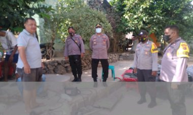 Kapolsek-Sabu-Timur-bersama-Bhabinkamtibmas-Menghimbau-Masyarakat-untuk-vaksinasi