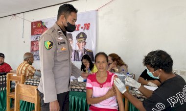 Menjelang-HUT-Bhayangkara-Ke-76,-Polres-Sabu-Raijua-Melaksanakan-Vaksin-Massal-dan-Pengobatan-Gratis