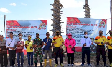 Menyambut-HUT-Bhayangkara-Ke-76,-Polres-Sabu-Raijua-tanam-3000-pohon-mangrove-di-pesisir-pantai