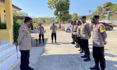 Kapolres-Sabu-Raijua-Mengambil-Apel-dan-Memberi-Arahan-di-Polsek-Sabu-Hawu-Mehara