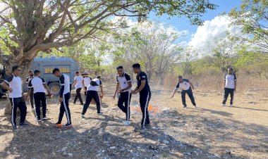 Jaga-Kebersihan-dan-Performa-Pelayanan,-Personel-Polres-Sabu-Raijua-Lakukan-Pembersihan-Mako