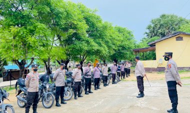 Kapolres-Sabu-Raijua-mengecek-kelengkapan-ranmor-Bhabinkamtibmas