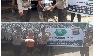 Wakapolres-Sabu-Raijua-Bersama-Kasat-Binmas-Melaksanakan-Bansos