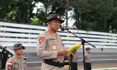 Kapolda-NTT-Irjen-Pol-Drs.-Johni-Asadoma,-M.Hum-lepas-keberangkatan-peserta-Pembaretan-Bintara-Remaja-(Baja)-Angkatan-48-tahun-2023-Direktorat-Samapta-(Ditsamapta)-ke-Kecamatan-Kupang-Barat,-Kabupaten-Kupang.
