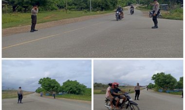 Sat-Samapta-Polres-Sabu-Raijua-rutin-melakukan-Pengaturan-Lalu-lintas-di-pagi-hari