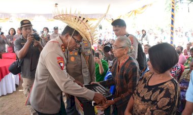 Polda-NTT-Menebarkan-Kasih-dalam-Kegiatan-Bakti-Sosial,-Kesehatan,-dan-Rohani-di-Kecamatan-Sulamu.