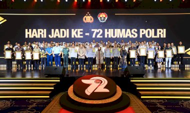 Bidhumas-Polda-NTT-Raih-Penghargaan-Bergengsi-di-Hari-Jadi-Ke-72-Humas-Polri.-