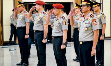 Polri-Naikan-Pangkat-Setingkat-Lebih-Tinggi-ke-13-Pati 