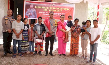 Membangun-Harapan:-Kapolda-NTT-Meresmikan-Rumah-Bantuan-di-Desa-Pariti