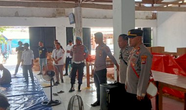 Patroli-Polsek-Sabu-Barat-tentang-Kegiatan-Sortir-dan-Lipat-Surat-Suara-DPD-RI