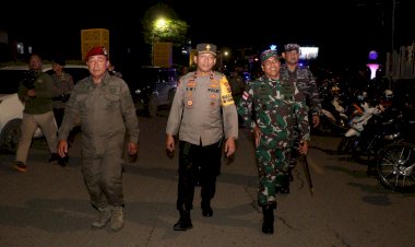 Patroli-Skala-Besar,-Wakapolda-NTT-dan-Forkopimda-Pastikan-Keamanan-Malam-Natal-di-Kota-Kupang.