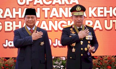 Menhan-Prabowo-Subianto-Terima-Penghargaan-Tanda-Kehormatan-Bintang-Bhayangkara-Utama-Polri*