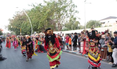 Buka-Fashion-Carnaval-Pagelaran-Budaya,-Kapolda-NTT-:-Ini-Wujud-Apresiasi-terhadap-Kekayaan-Budaya-NTT