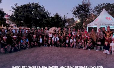 Kapolres-Sabu-Raijua-Hadiri-Fashion-Carnaval-Pagelaran-Budaya