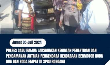 POLRES-SABU-RAIJUA-LAKSANAKAN-KEGIATAN-PENERTIBAN-DAN-PENGAMANAN-ANTRIAN-PENGENDARA-KENDARAAN-BERMOTOR-RODA-DUA-DAN-RODA-EMPAT-DI-SPBU-ROBOABA
