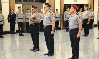 Kapolri-Naikkan-Pangkat-12-Pati-Polri,-Kapolda-Papua-Mathius-Fakhiri-Jadi-Komjen