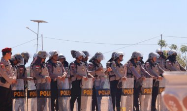 POLRES-SABU-RAIJUA-GELAR-SIMULASI-SISPAMKOTA-CEK-KESIAPAN-PERSONIL-JELANG-PILKADA-SERENTAK-2024