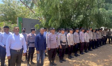 Polres-sabu-Raijua-Laksanakan-Pengamanan-Tahap-Penetapan-Pasangan-Calon-Bupati/Wakil-Bupati-Kab.-Sabu-Raijua