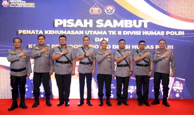 Irjen-Sandi-Pimpin-Sertijab-PJU-Baru-Humas-Polri