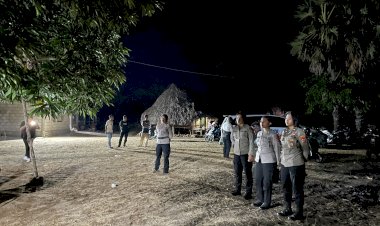 Anggota-Polres-Sabu-Raijua-Laksanakan-Pengamanan-Kampanye-Terbatas-Salah-Satu-Paslon-di-Kec.-Sabu-Barat