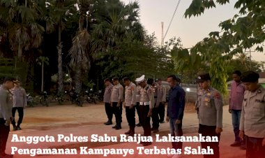 Anggota-Polres-Sabu-Raijua-Regu-1-zona-2-melaksanakan-pengamanan-kampanye-terbatas-paket-Solid-di-salah-satu-rumah-pendukung-paket-yang-bertempat-Desa-Helapaji-Kec.-Sabu-Liae.