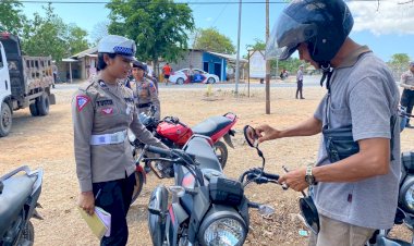 Di-Pimpin-Kasat-Lantas-Anggota-Sat-Lantas-Polres-Sabu-Raijua-Laksanakan-Ops-Zebra-Turangga