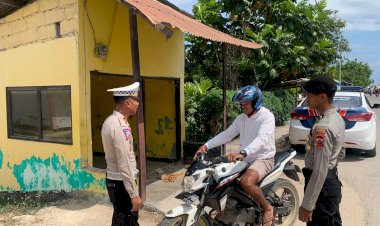 Hari-Ketigas-Ops-Zebra-Turangga-2024-Sat-Lantas-Polres-Sabu-Raijua-Memberikan-Tindakan-Preventif-Kepada-Pengguna-Jalan-Raya