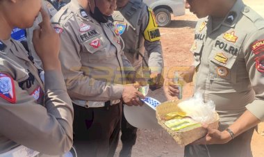 PERSONEL-DOKKES-POLRES-SABU-RAIJUA-MEMBAGIKAN-VITAMIN-KEPADA-PERSONEL-OPS-ZEBRA-TURANGGA-2024.