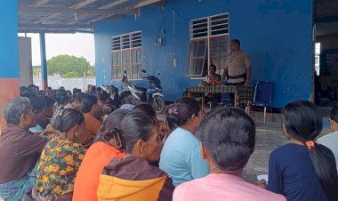 Kanit-Binmas-Polsek-Hawu-Mehara-Polres-Sabu-Raijua-Laksanakan-Kegiatan-Bintibmas-Dan-Cooling-System-Di-Kantor-Desa-Ledeae
