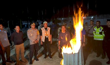 Kapolres-Hadiri-Pemusnahan-Kelebihan-Surat-Suara-Di-Kantor-KPU-Sabu-Raijua