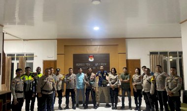 Polres-Sabu-Raijua-Laksanakan-Patroli-Ke-KPU,-Bawaslu,-dan-Gudang-Logistik-KPU-Pasca-Pleno-Kabupaten