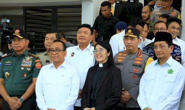 Jelang-Ibadah-Malam-Natal,-Menko-Polkam-Kapolri-Tinjau-Gereja-GKI-Samanhudi-dan-Gereja-Immanuel