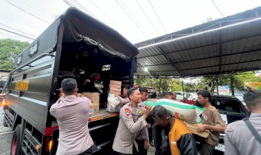 Tim-SAR-Satbrimob-Polda-Jateng-turun-ke-Lokasi-longsor-bantu-cari-korban-hilang-dan-siapkan-dapur-lapangan-di-Petungkriyono