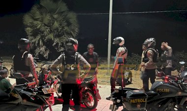 Anggota-Sat-Samapta-Polres-Sabu-Raijua-intensif-melaksanakan-patroli-malam-guna-menciptakan-situasi-keamanan-dan-ketertiban-masyarakat-(kamtibmas)-yang-kondusif-di-wilayah-hukum-Polres-Sabu-Raijua.
