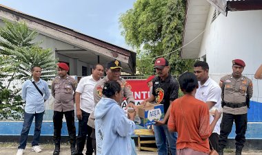 Sat-Reskrim-Polres-Sabu-Raijua-Melakukan-Pembagian-Takjil-Jelang-Buka-Puasa