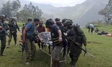 Polri-dan-TNI-Berhasil-Evakuasi-Korban-Serangan-KKB-di-Distrik-Anggruk