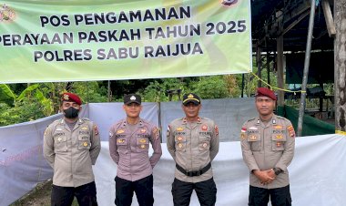 Anggota-Polres-Sabu-Raijua-Laksanakan-Penjagaan-di-Pos-Pengamanan-Samana-Santa-2025