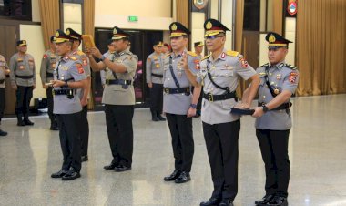 Kapolri-Pimpin-Upacara-Serah-Terima-Jabatan-Kapolda-Jabar-dan-Kapusjarah-Polri