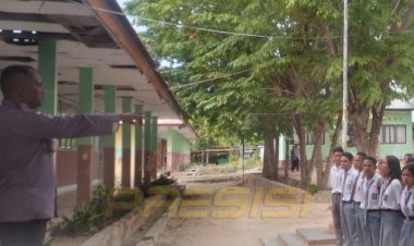 Bhabinkamtibmas-Polsek-Sabu-Timur-Polres-Sabu-Raijua-melakukan-himbauan-terkait-kelulusan-siswa-kelas-3-SMAN1-Sabu-Timur.