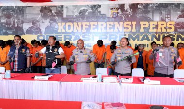 POLDA-RIAU-KONFERENSI-PERS-PENGUNGKAPAN-KASUS-PREMANISME/KEJAHATAN-JALANAN-HASIL-OPERASI-PEKAT-LANCANG-KUNING-2025