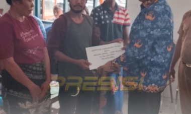 Bhabinkamtibmas-Desa-Molie-Monitoring-Penyaluran-BLT-Dana-Desa-Tahap-II