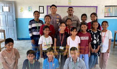 Bhabinkamtibmas-Berikan-Materi-Kepolisian-pada-Jambore-PAR---Teritori-Raijua