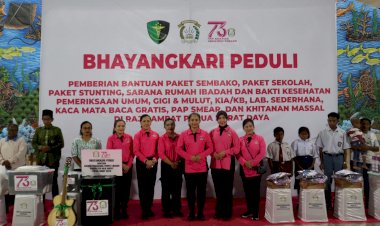 Kunjungi-Raja-Ampat,-Ketum-Bhayangkari-Ny.-Juliati-Sigit-Prabowo-Salurkan-Sembako-hingga-Gelar-Khitanan-Massal