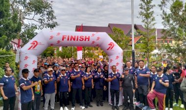 Ribuan-Masyarakat-dan-Ratusan-Hadiah-Semarakkan-Jalan-Sehat-dan-Sepeda-Santai-Hari-Bhayangkara-ke--79-di-Polda-Kalteng