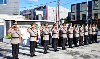 Ziarah-di-Taman-Makam-Pahlawan,-Kapolda-NTT-Pimpin-Upacara-dalam-Rangka-HUT-Bhayangkara-ke-79