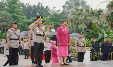 Jelang-Hari-Bhayangkara,-Kapolri-Ziarah-ke-Makam-BJ-Habibie-hingga-Hoegeng  